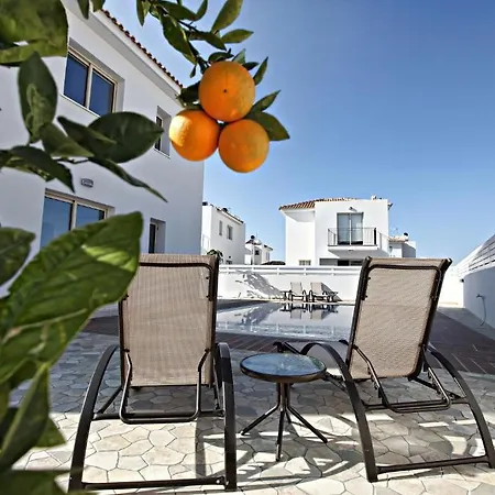 Palm Village Villas Πρωταράς